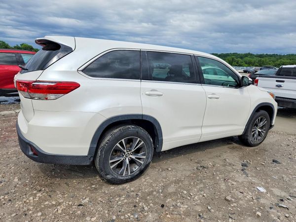 2018 TOYOTA HIGHLANDER LE