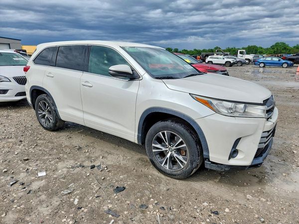 2018 TOYOTA HIGHLANDER LE