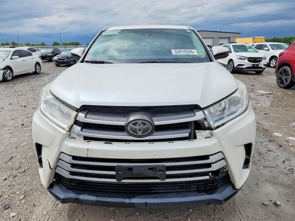 2018 TOYOTA HIGHLANDER LE