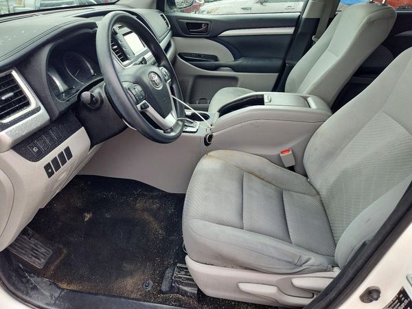 2018 TOYOTA HIGHLANDER LE
