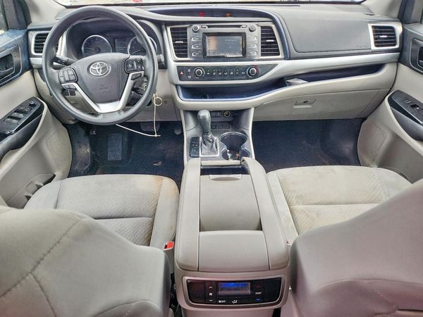 2018 TOYOTA HIGHLANDER LE