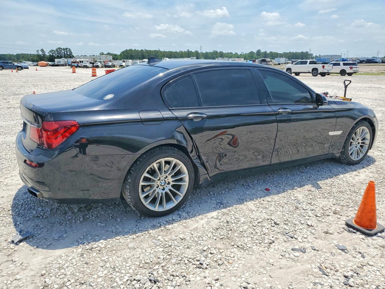 2015 BMW 740
