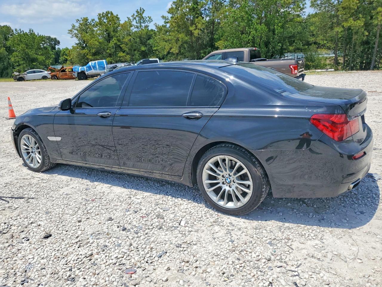 2015 BMW 740