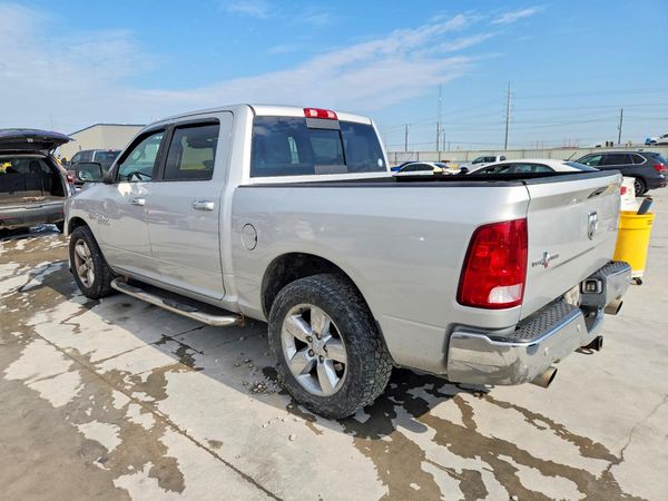 2016 RAM 1500 SLT CREW CAB 4X2