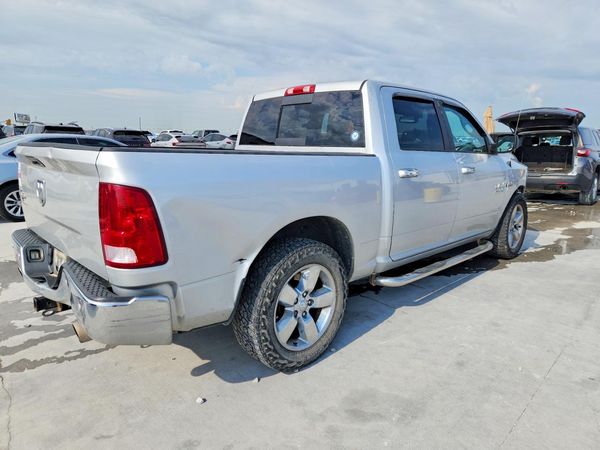 2016 RAM 1500 SLT CREW CAB 4X2
