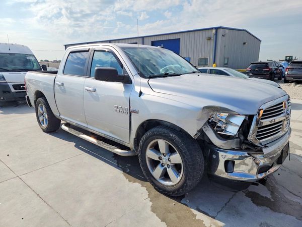 2016 RAM 1500 SLT CREW CAB 4X2
