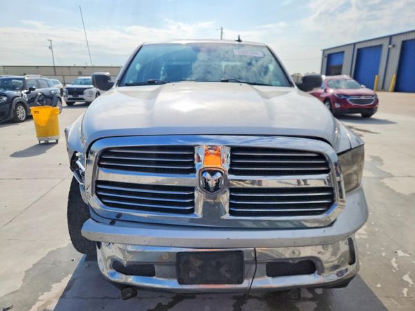 2016 RAM 1500 SLT CREW CAB 4X2