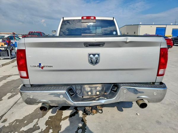 2016 RAM 1500 SLT CREW CAB 4X2