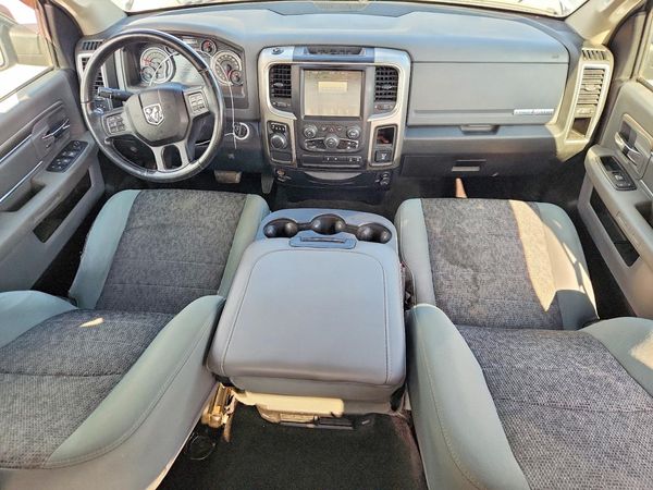 2016 RAM 1500 SLT CREW CAB 4X2
