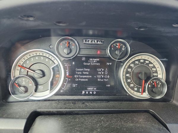 2016 RAM 1500 SLT CREW CAB 4X2