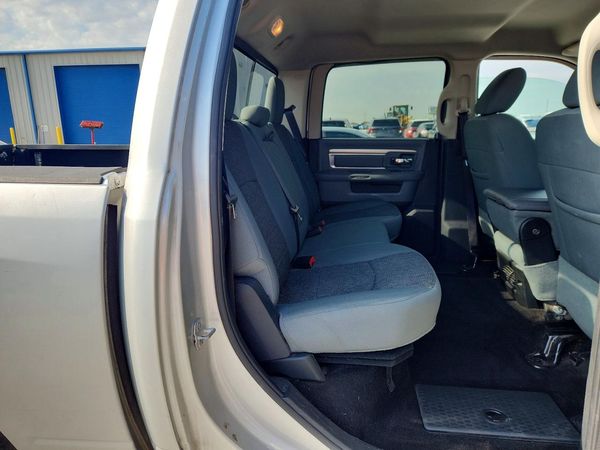 2016 RAM 1500 SLT CREW CAB 4X2