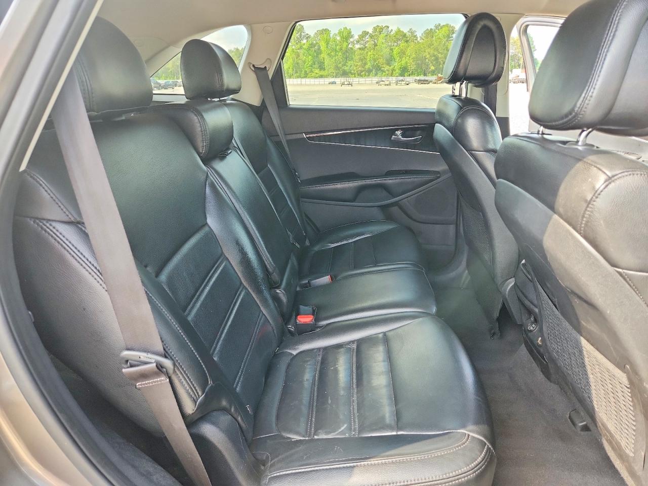 2016 KIA SORENTO L / LX