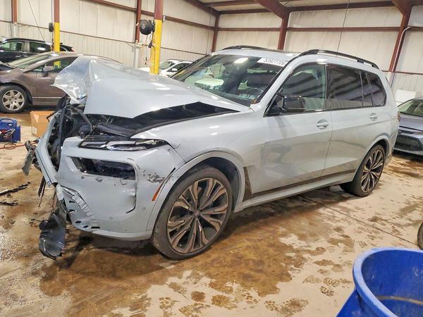 2025 BMW X7 M60i