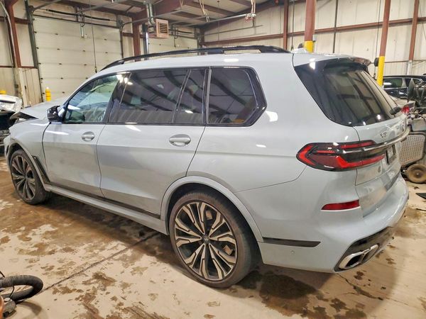 2025 BMW X7 M60i