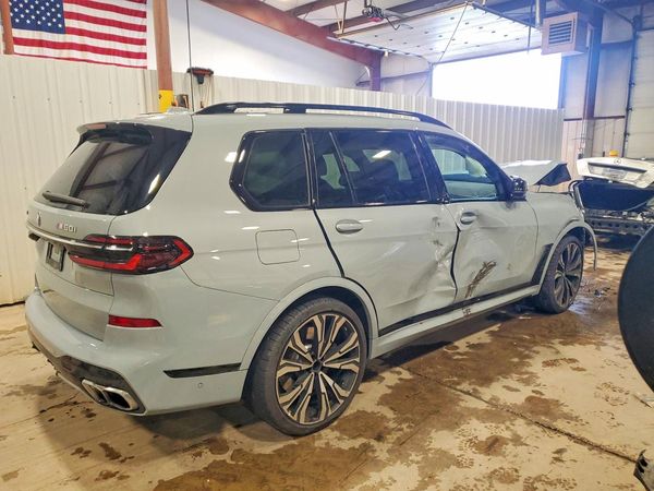 2025 BMW X7 M60i