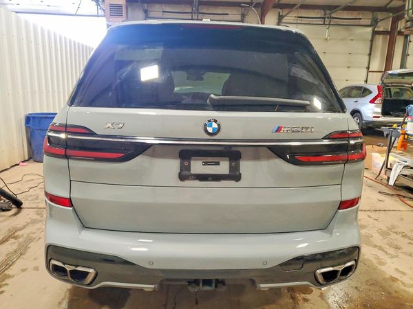 2025 BMW X7 M60i