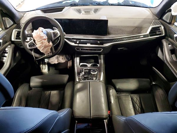 2025 BMW X7 M60i