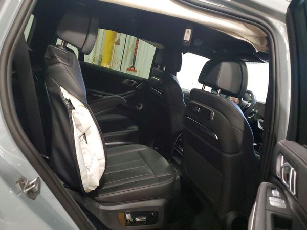 2025 BMW X7 M60i
