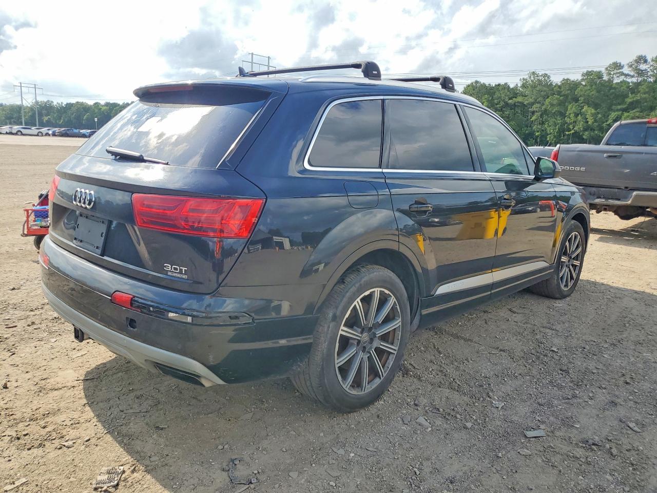 2017 AUDI Q7 quattro Premium Plus