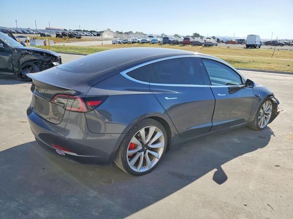 2018 TESLA MODEL 3
