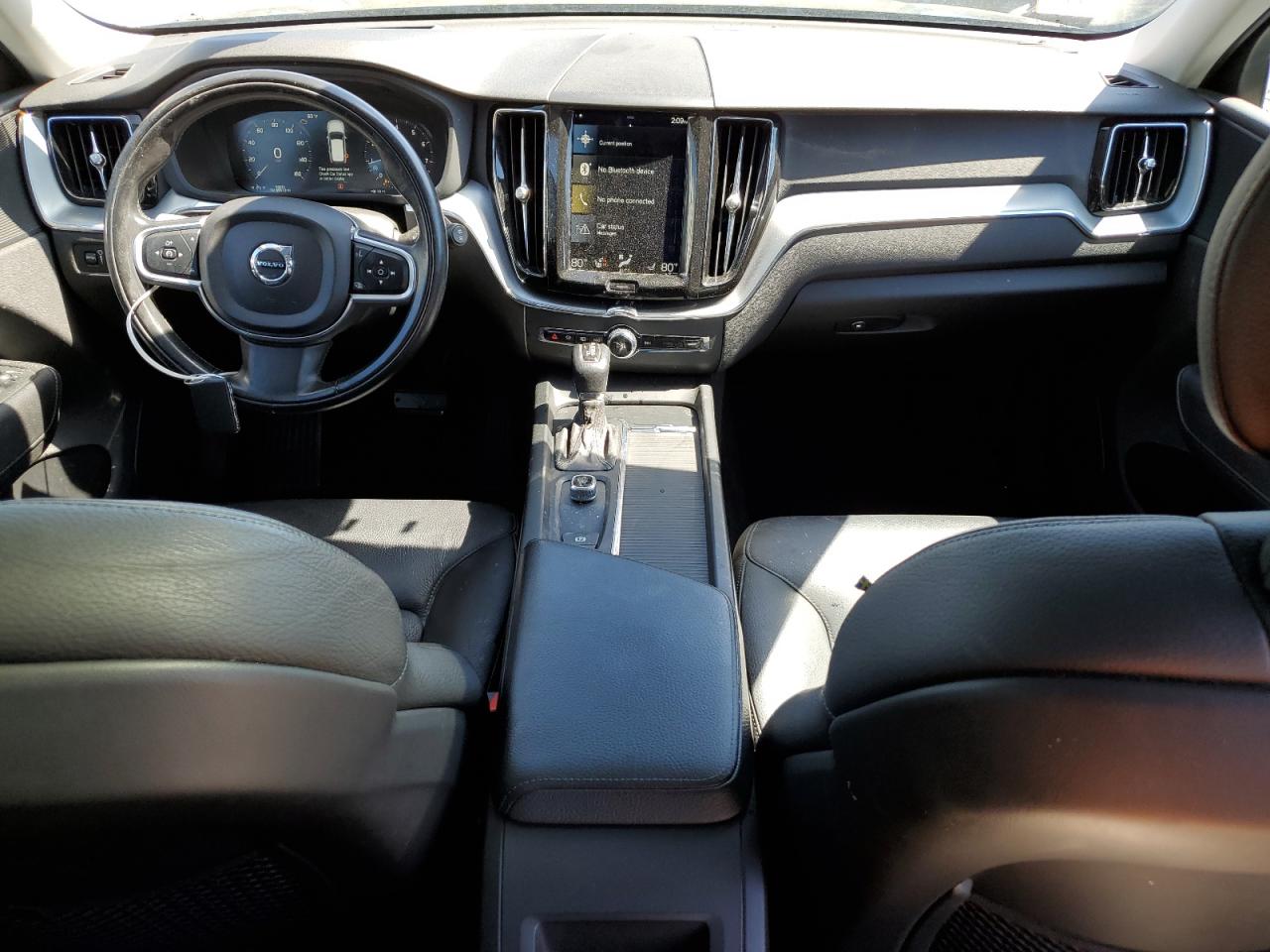 2018 VOLVO XC60 Momentum