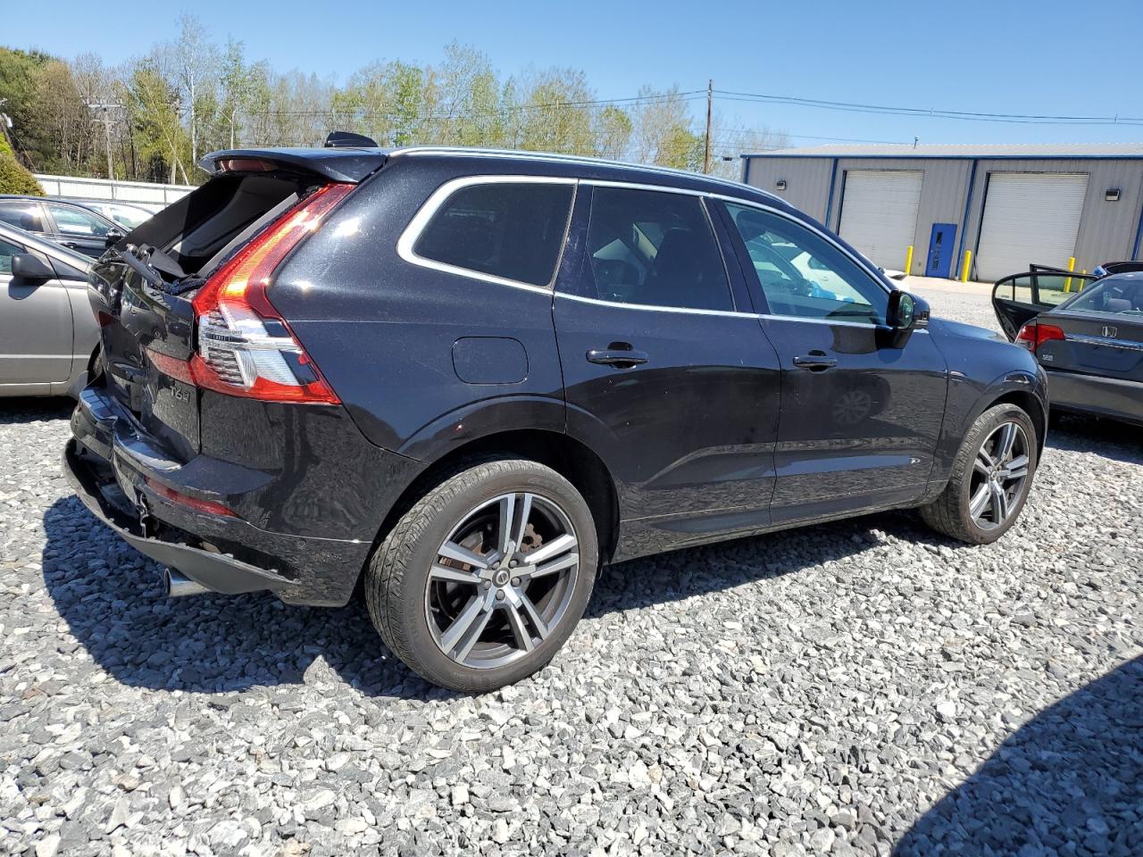 2018 VOLVO XC60 Momentum
