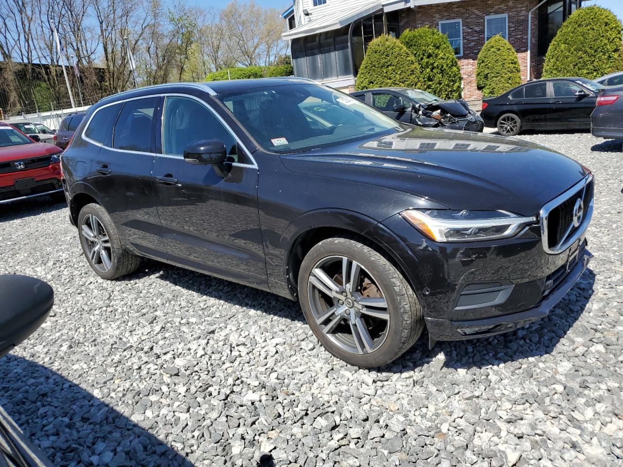 2018 VOLVO XC60 Momentum