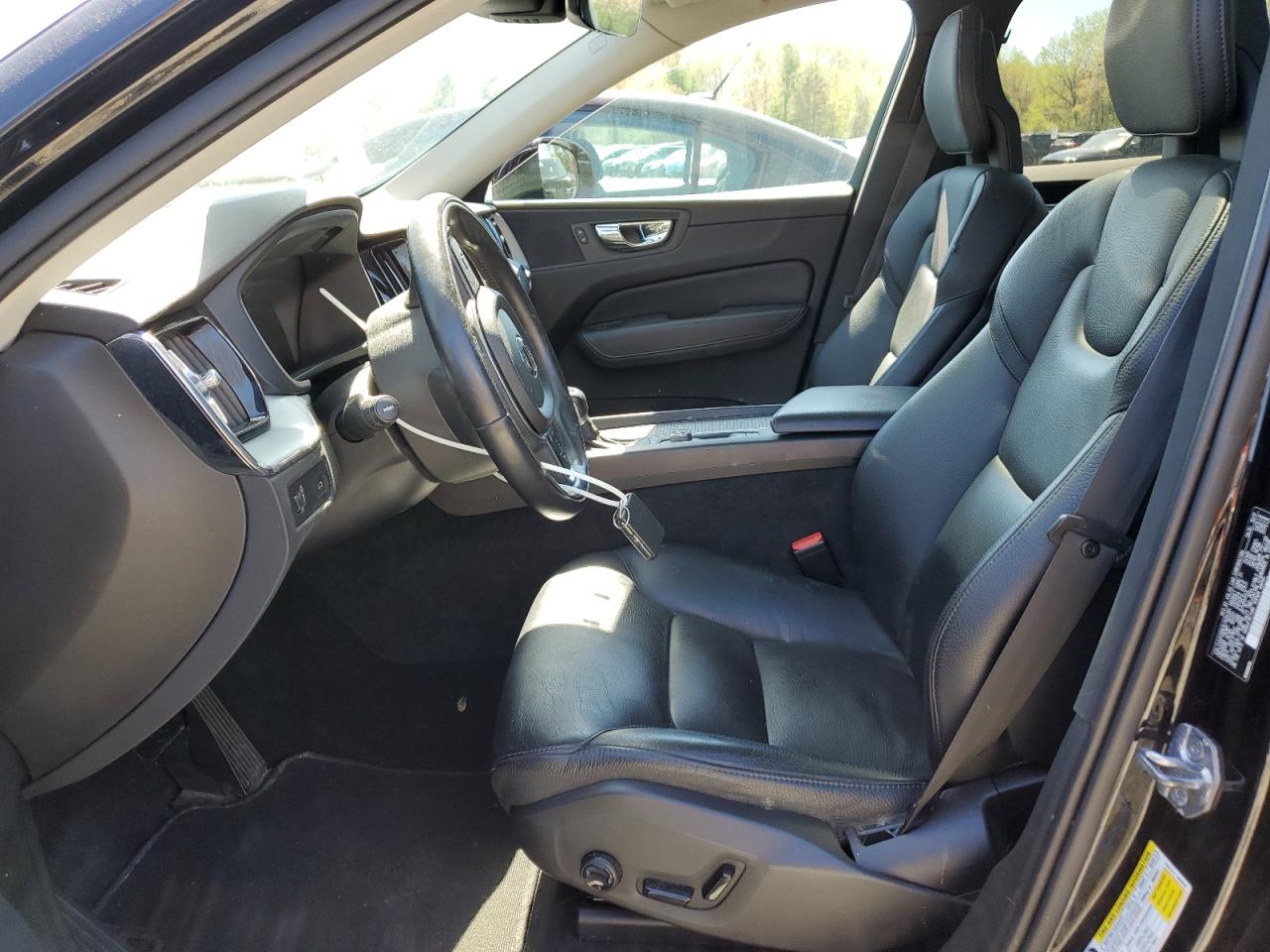 2018 VOLVO XC60 Momentum