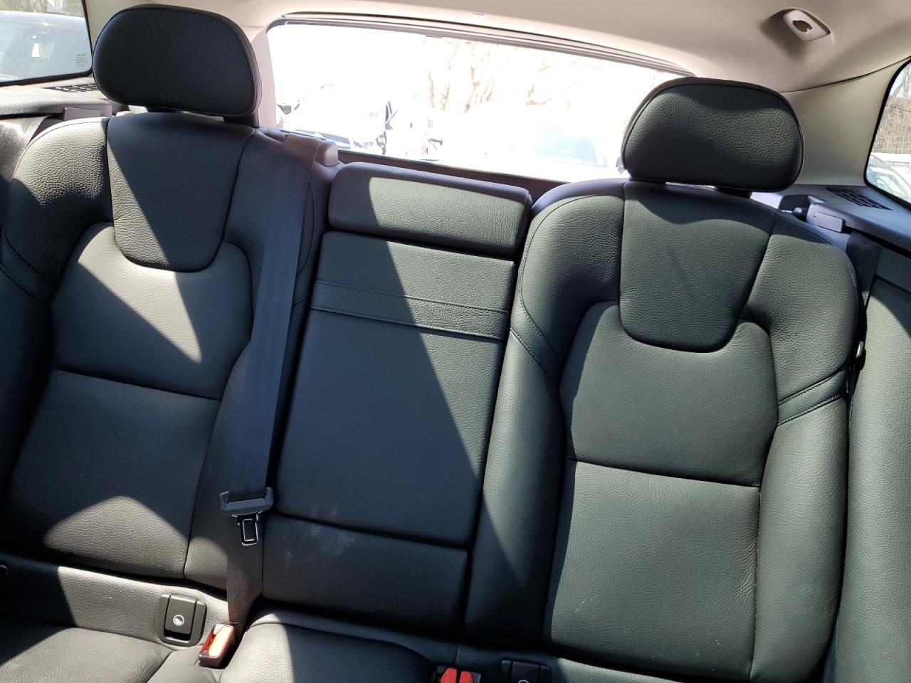 2018 VOLVO XC60 Momentum
