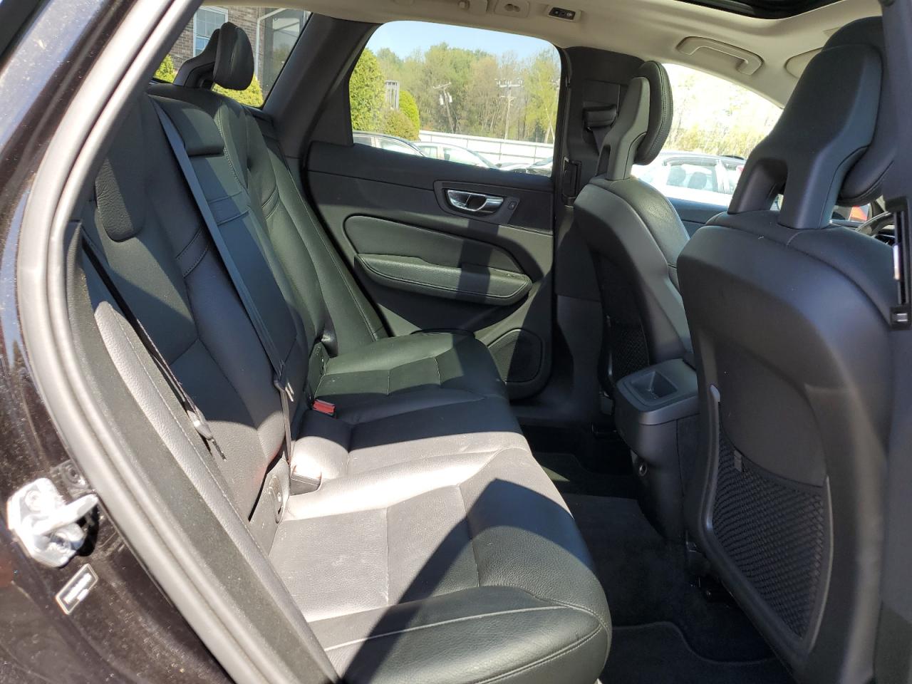 2018 VOLVO XC60 Momentum