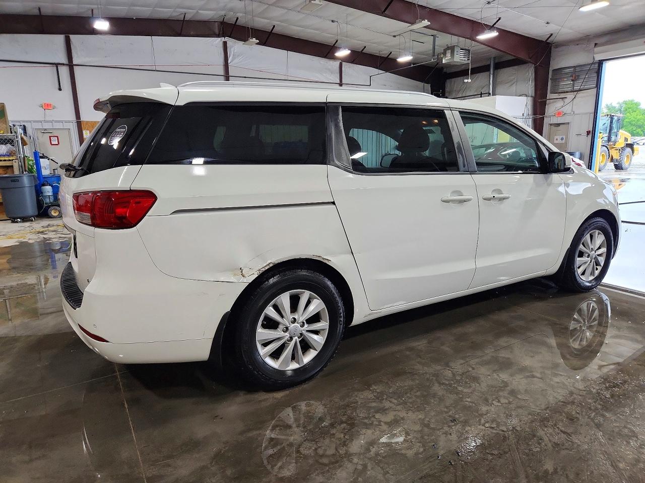 2017 KIA SEDONA LX