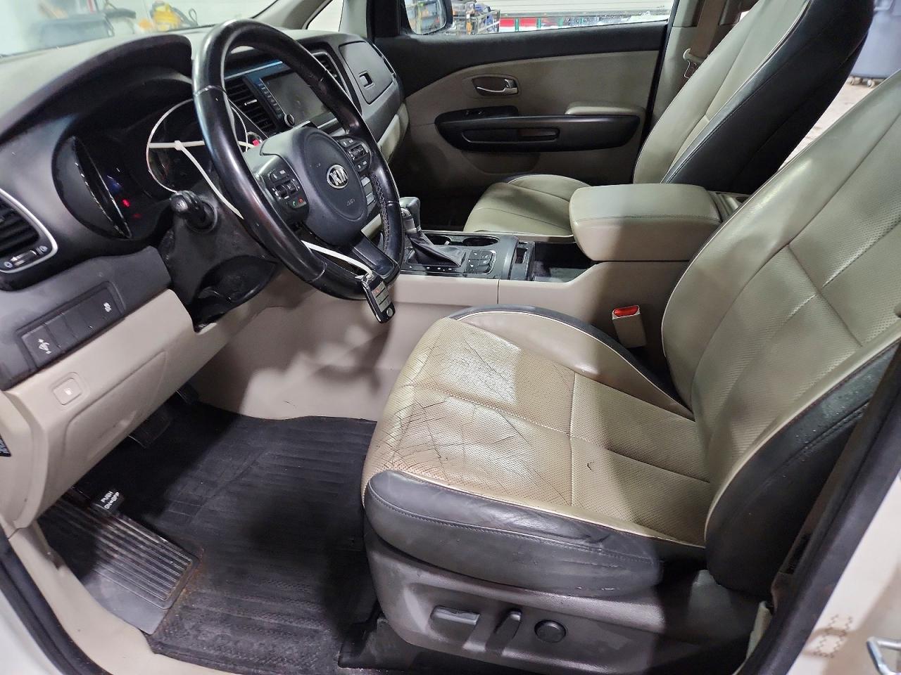 2017 KIA SEDONA LX