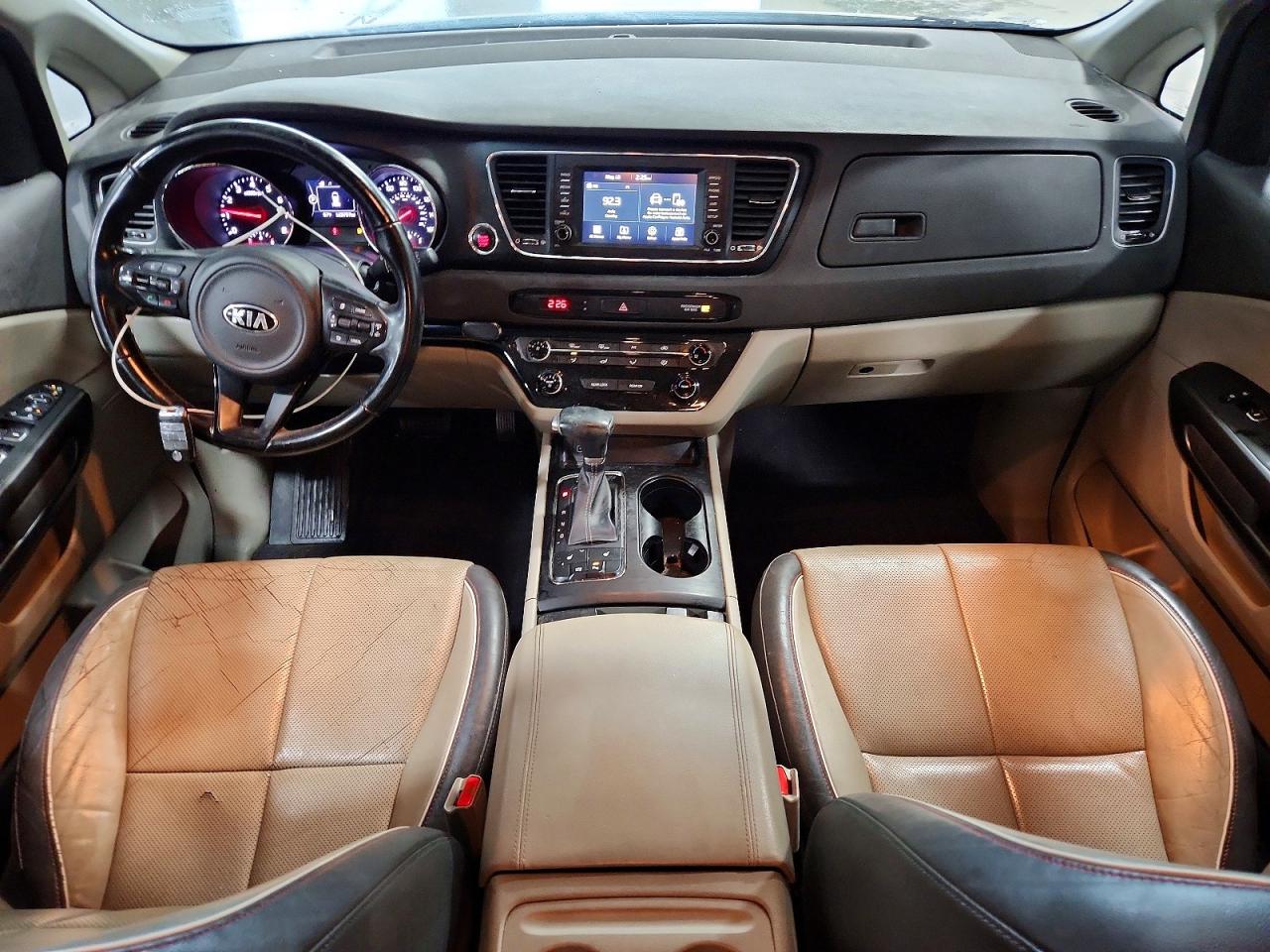 2017 KIA SEDONA LX