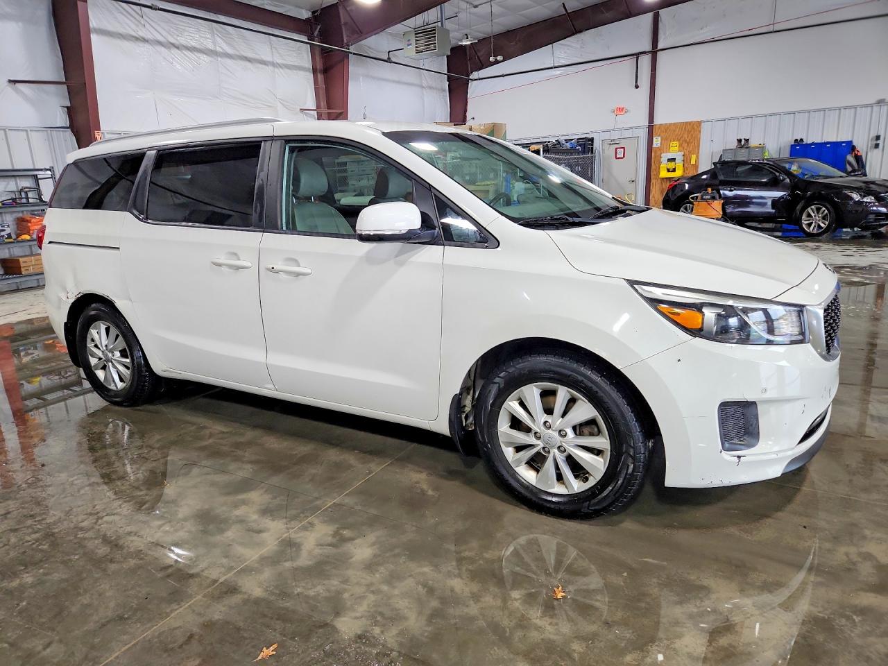 2017 KIA SEDONA LX