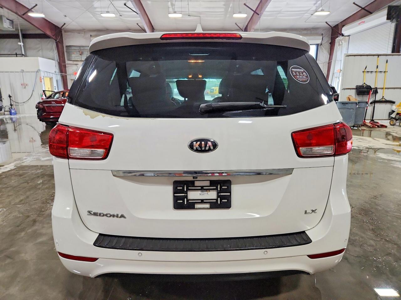2017 KIA SEDONA LX