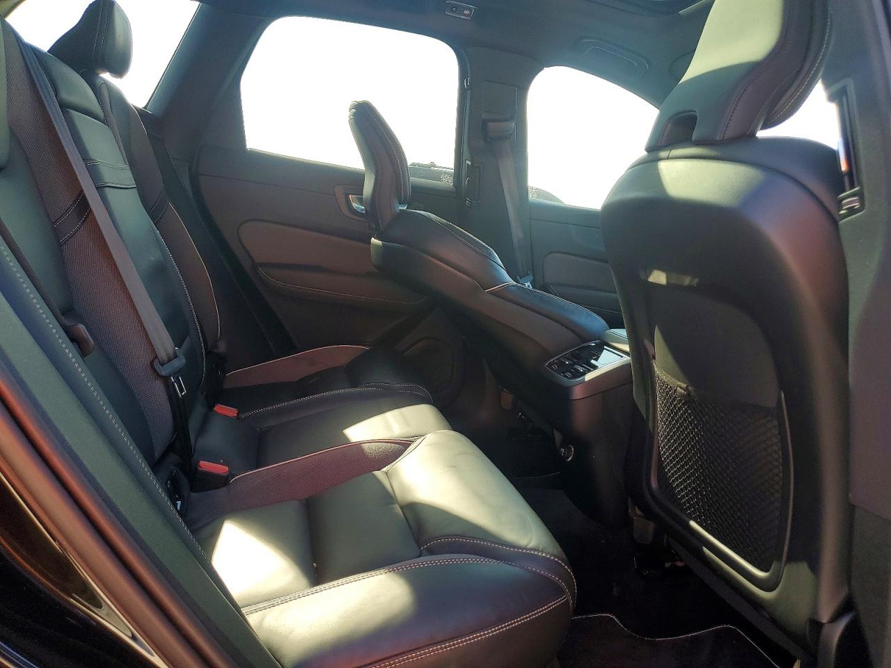 2020 VOLVO XC60 R-Design
