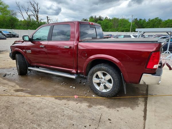 2017 RAM 1500 SLT CREW CAB 4X4