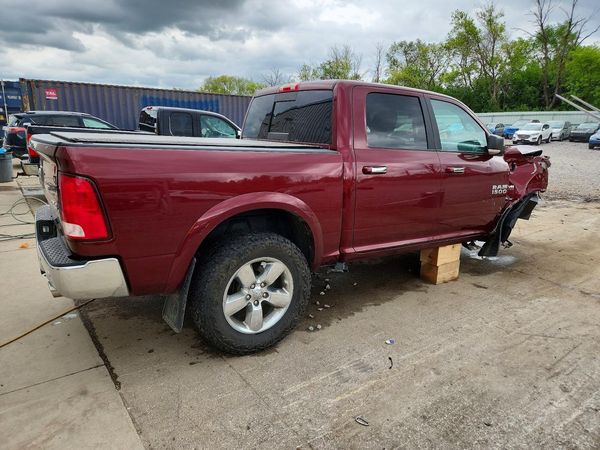 2017 RAM 1500 SLT CREW CAB 4X4