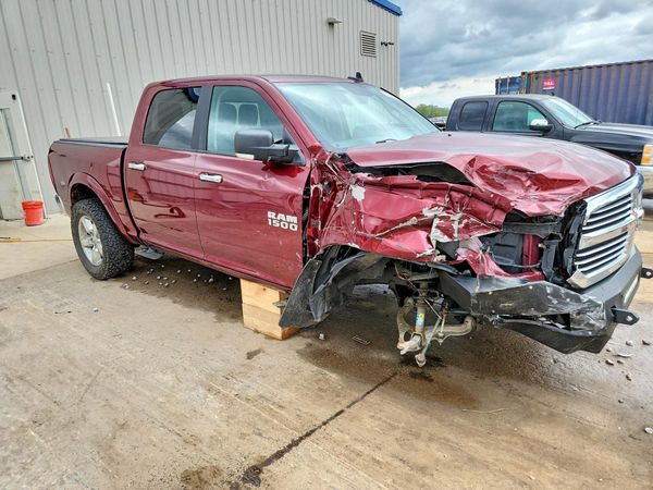 2017 RAM 1500 SLT CREW CAB 4X4