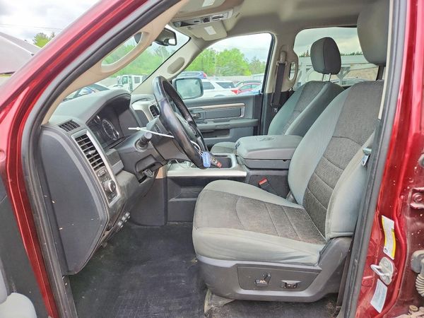 2017 RAM 1500 SLT CREW CAB 4X4