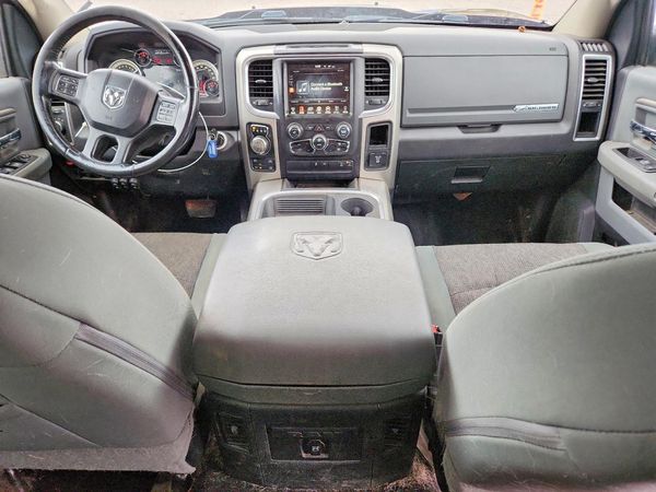 2017 RAM 1500 SLT CREW CAB 4X4