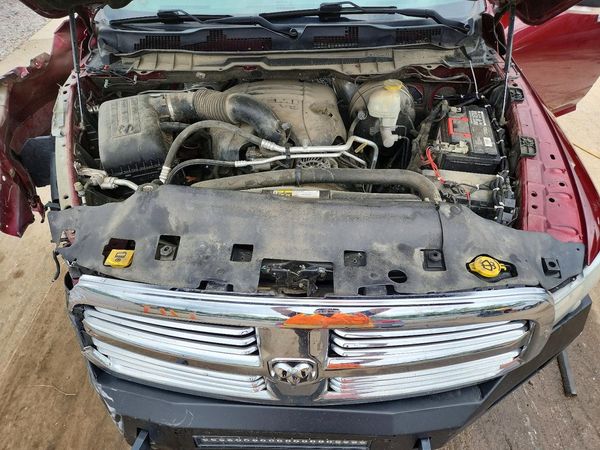2017 RAM 1500 SLT CREW CAB 4X4