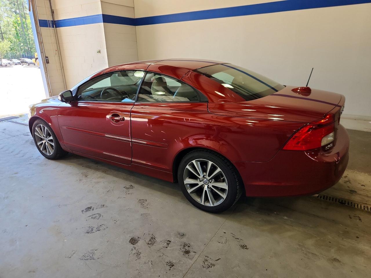 2011 VOLVO C70