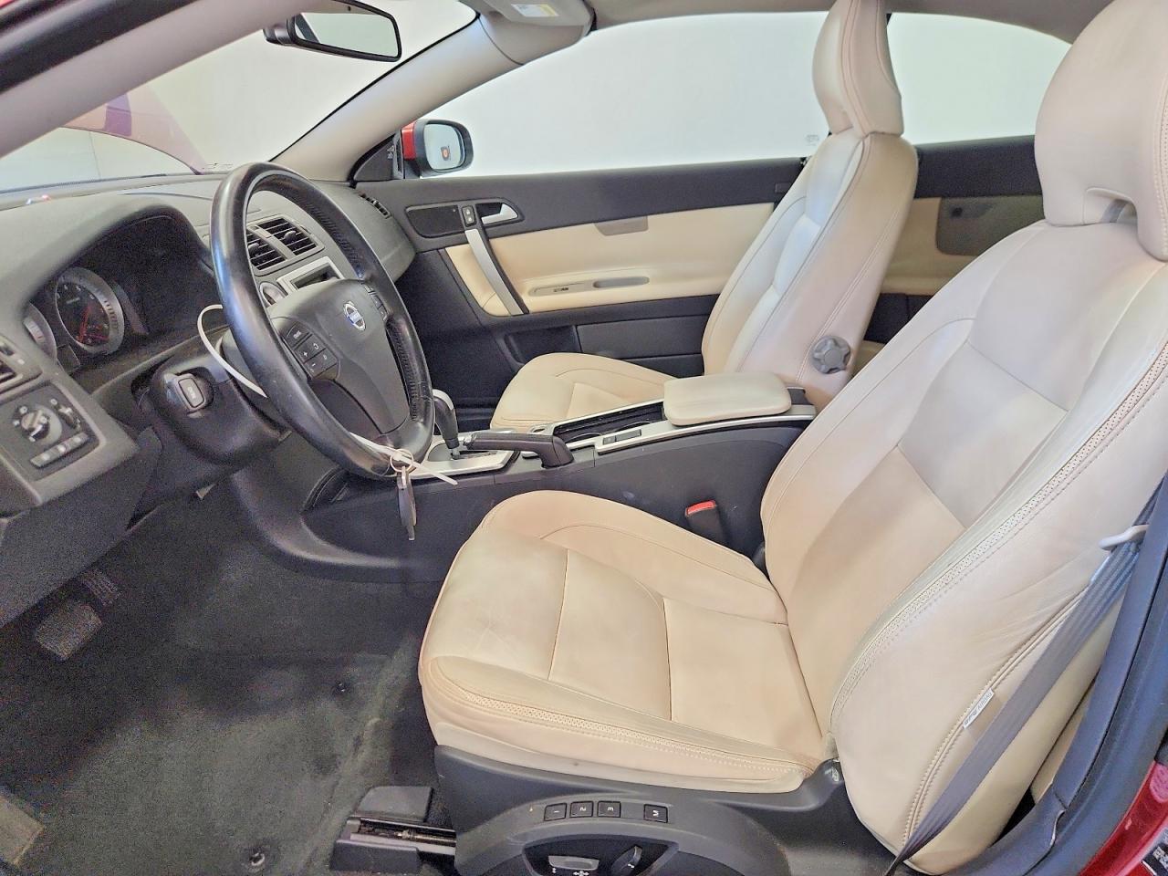 2011 VOLVO C70