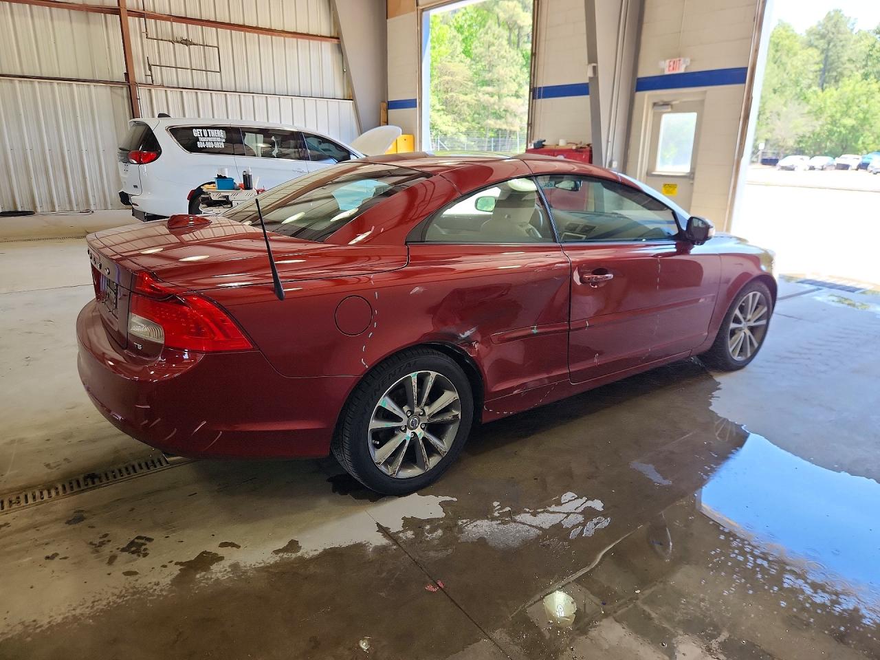 2011 VOLVO C70