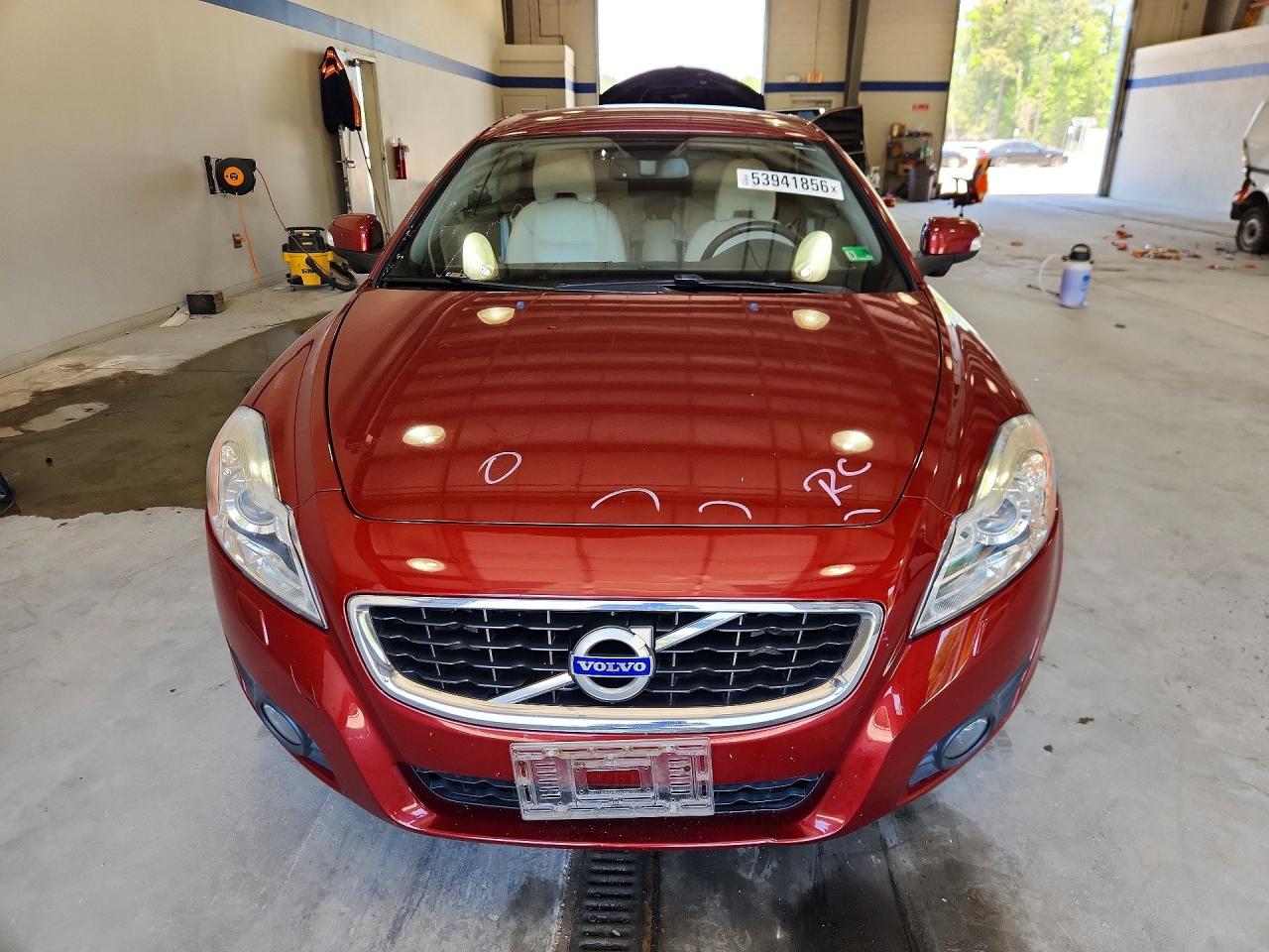 2011 VOLVO C70