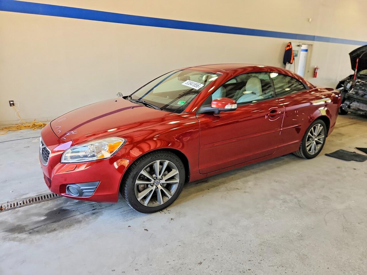 2011 VOLVO C70