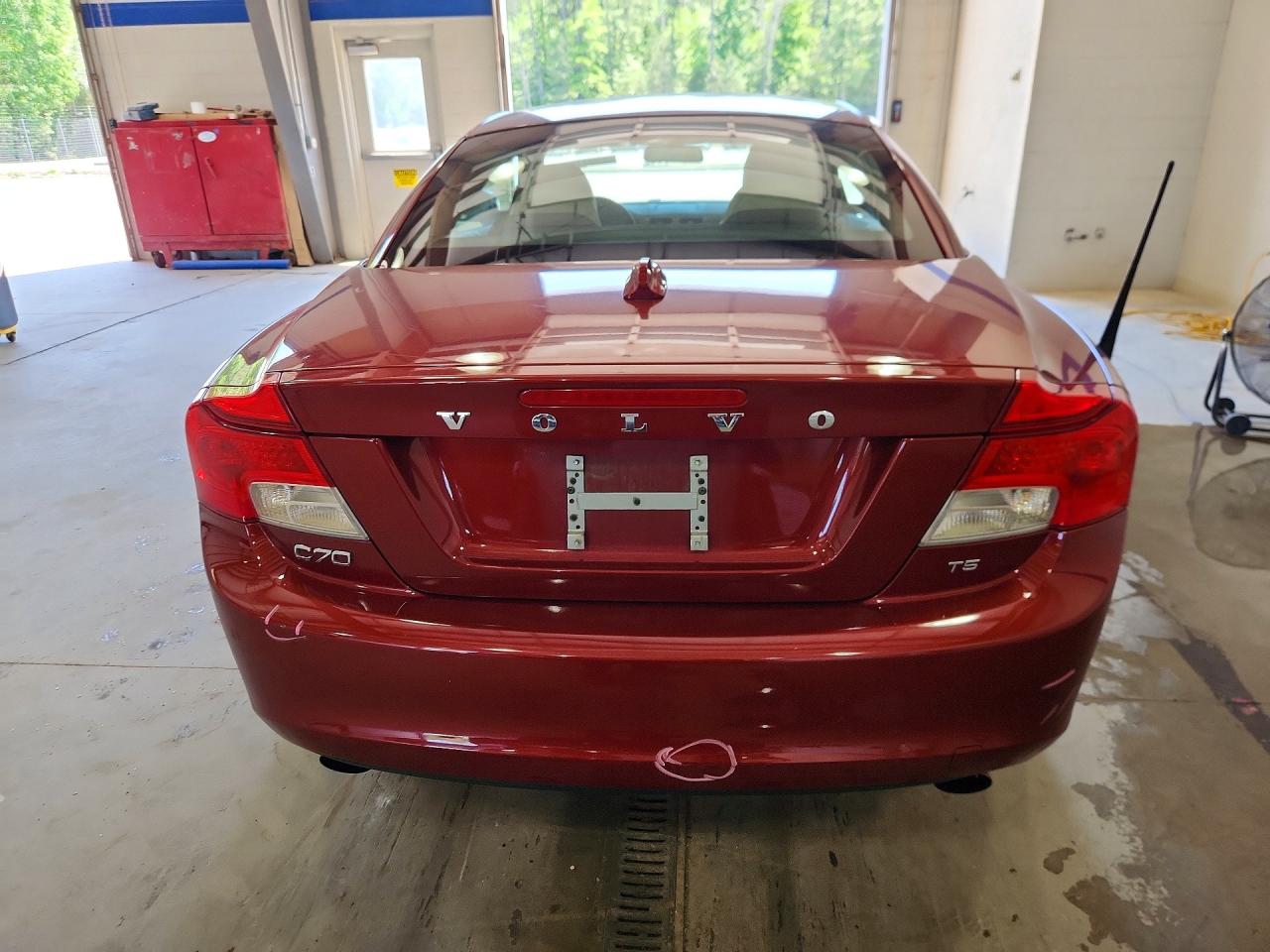 2011 VOLVO C70