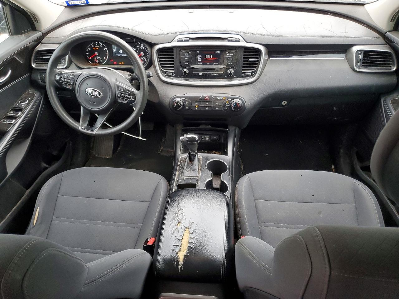 2016 KIA SORENTO L / LX
