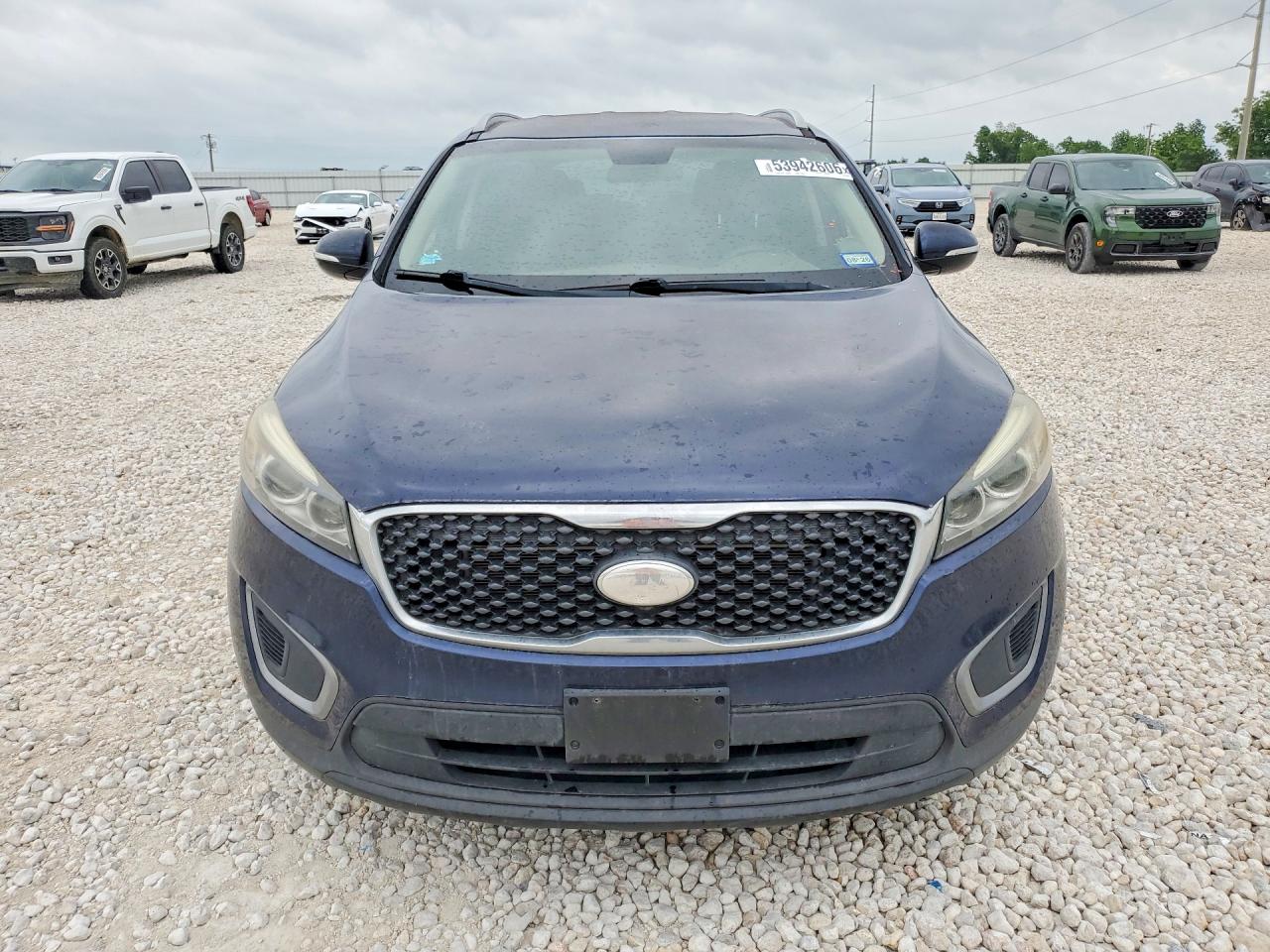 2016 KIA SORENTO L / LX